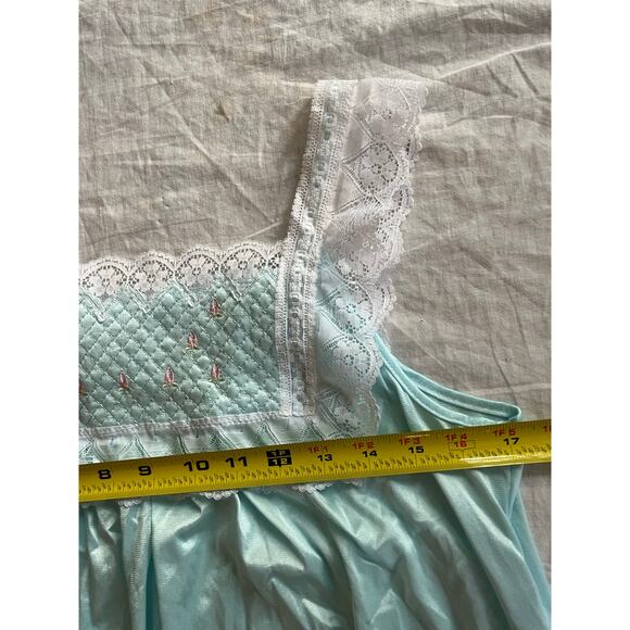 Dreamaway Vintage blue satin nightgown lace embroidered - Picture 4 of 6